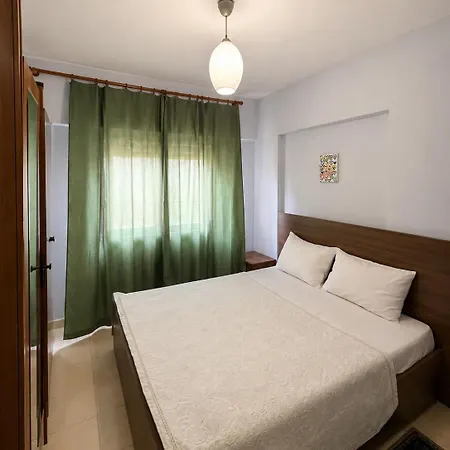 Komuna's * Tirana